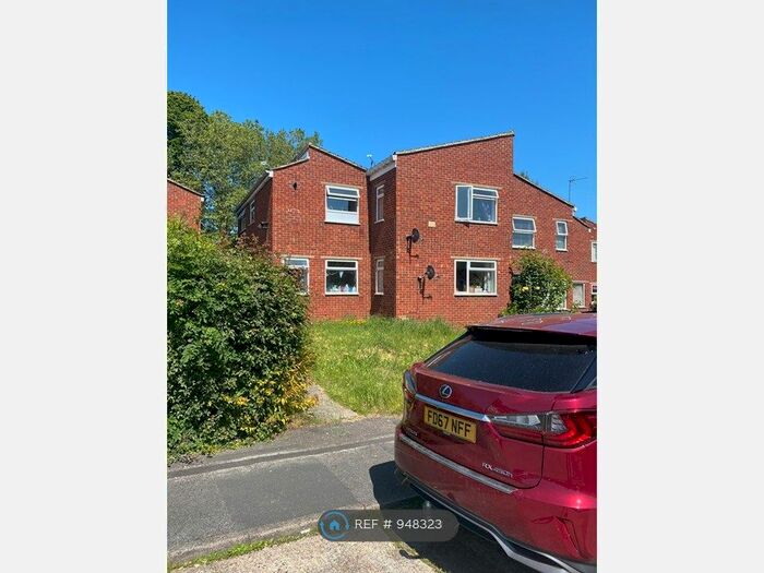 2 Bedroom Maisonette To Rent In Halpin Close, Calcot, Reading, RG31
