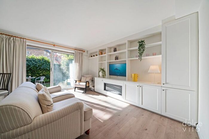 2 Bedroom Flat To Rent In Paveley Drive, London, SW11