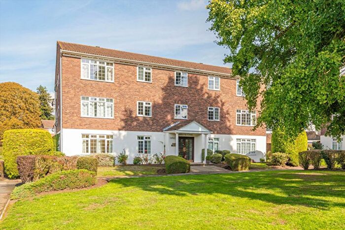 1 Bedroom Flat To Rent In Hillcrest, Weybridge, KT13