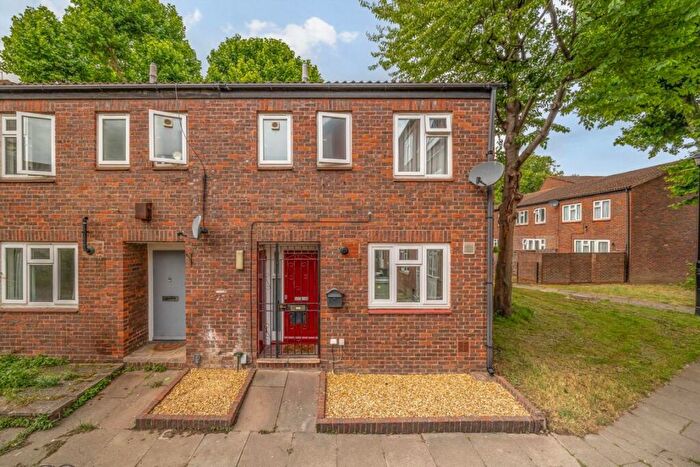 3 Bedroom Flat For Sale In Jarrow Way, Homerton, E9