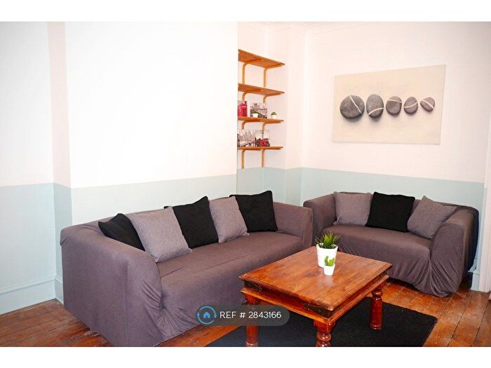 4 Bedroom Flat To Rent In Gilbey Road, London, SW17