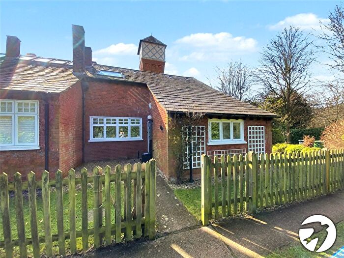 3 Bedroom Maisonette For Sale In Rowanwood Avenue, Sidcup, Kent, DA15