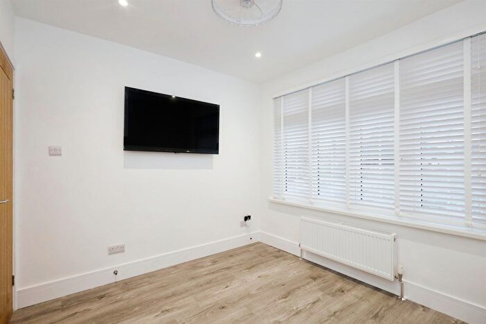 5 Bedroom Semi-Detached Bungalow For Sale In Brightling Road, Polegate, BN26