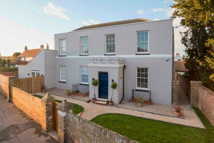 2 Bedroom Flat To Rent In Church Path, Deal, CT14