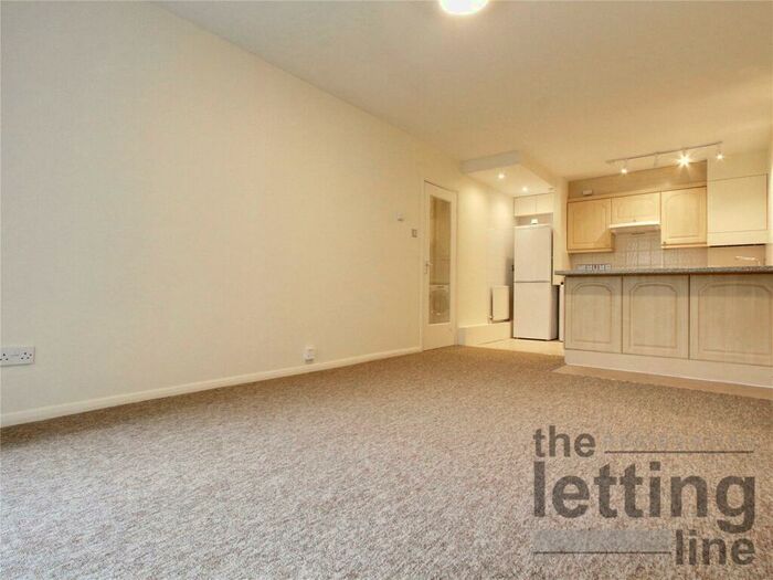 Studio To Rent In The Oaks, Bycullah Road, Enfield, Middlesex, EN2