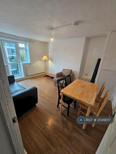 3 Bedroom Flat To Rent In Southgate Court, London, N1