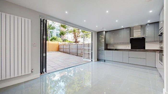 5 Bedroom Town House To Rent In Hornby Close, London, NW3