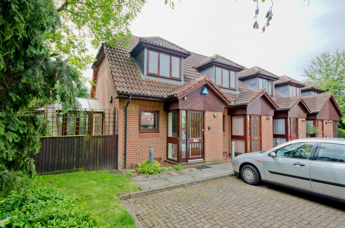 1 Bedroom Semi-Detached House To Rent In Langdale Close, SW14