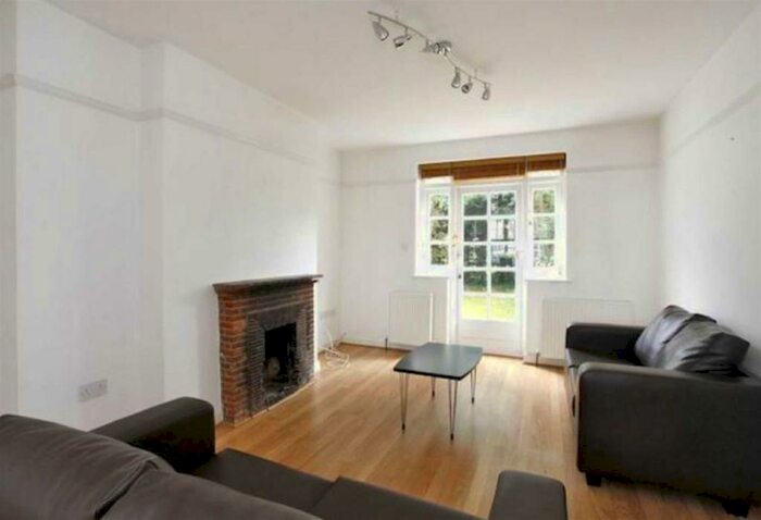 3 Bedroom Semi-Detached House To Rent In Asmuns Hill Hampstead Garden, NW11