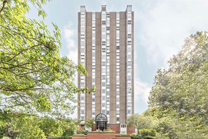 2 Bedroom Flat To Rent In Bramlands Close, Battersea, SW11