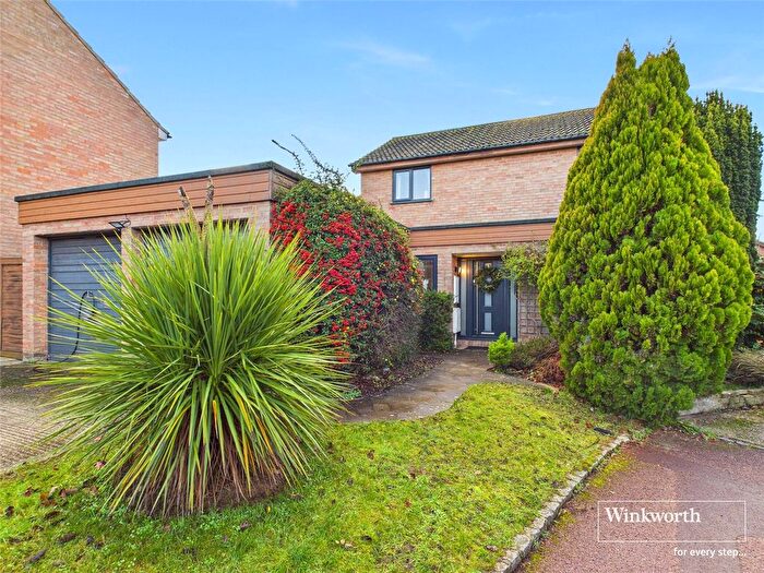 4 Bedroom Detached House For Sale In Clevedon Drive, Earley, Reading, Berkshire, RG6