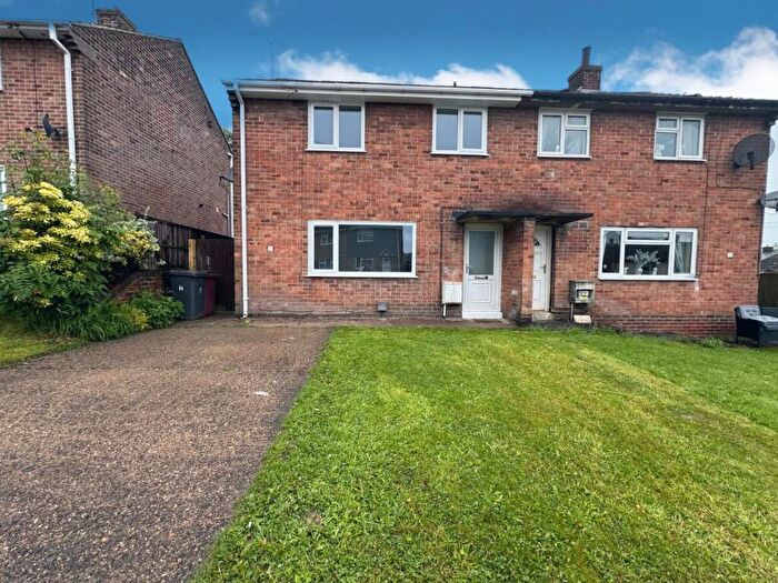 3 Bedroom Semi-Detached House For Sale In North Side, New Tupton, Chesterfield, S42