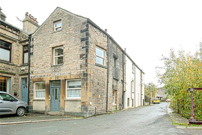1 Bedroom Flat To Rent In Market Place, Marsden, Huddersfield, West Yorkshire, HD7