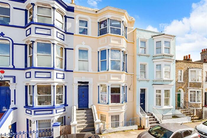 1 Bedroom Flat For Sale In Grosvenor Place, Margate, Kent, CT9