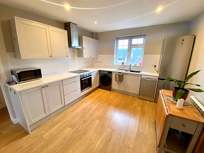2 Bedroom Flat To Rent In Rosewood House A Main Road, Nottingham, NG12