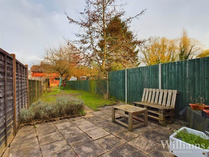 3 Bedroom Terraced House For Sale In Park Street, Aylesbury, HP20