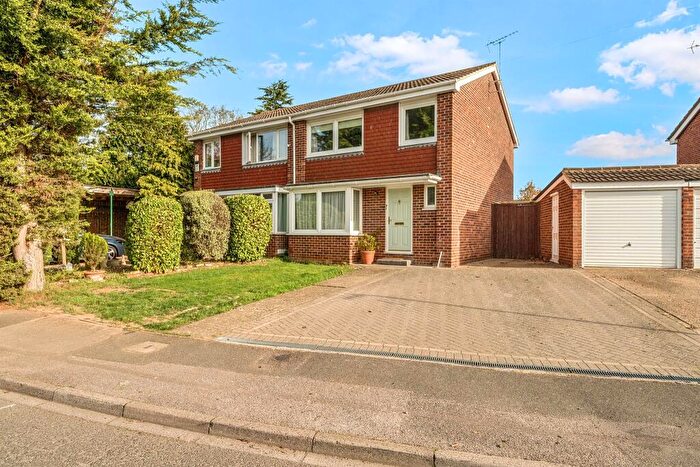 3 Bedroom Semi Detached House For Sale In Fawley Close, Maidenhead, SL6