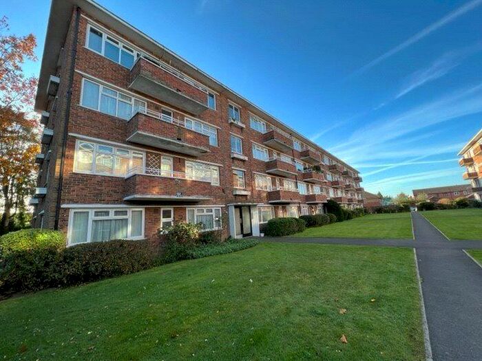 1 Bedroom Flat To Rent In Hatherley Mansions, Shirley Road, Southampton, Hampshire SO15