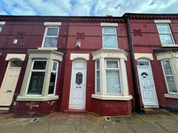 2 Bedroom House To Rent In Hanwell Street, L6