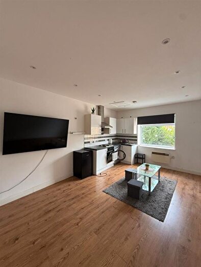 1 Bedroom Flat To Rent In St. Albans Road, Watford, WD17