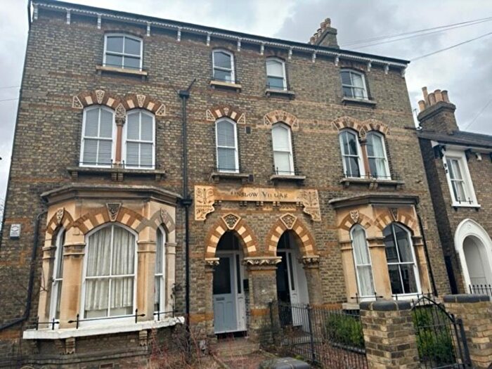 1 Bedroom Flat To Rent In The Grove, Bedford, MK40