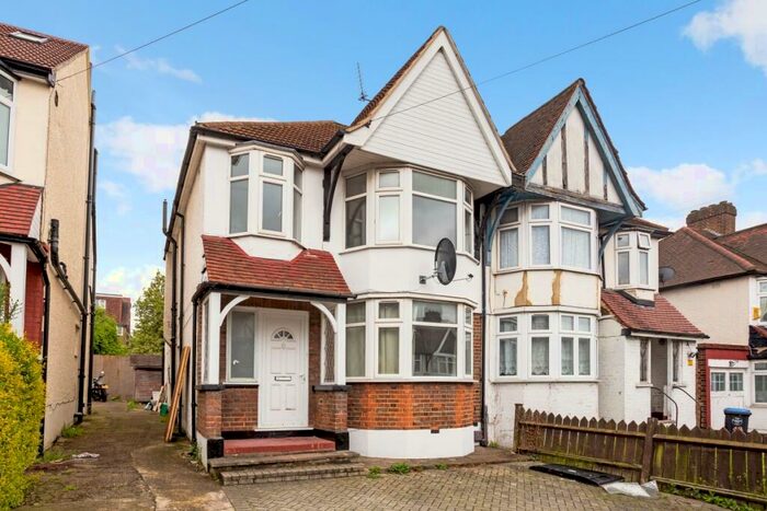 3 Bedroom Flat To Rent In Ballogie Avenue London, NW10