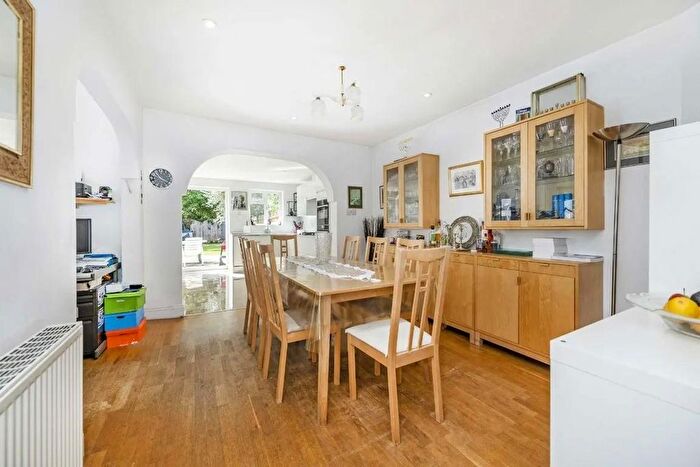 4 Bedroom Semi-Detached House To Rent In Holders Hill Road, London, NW7