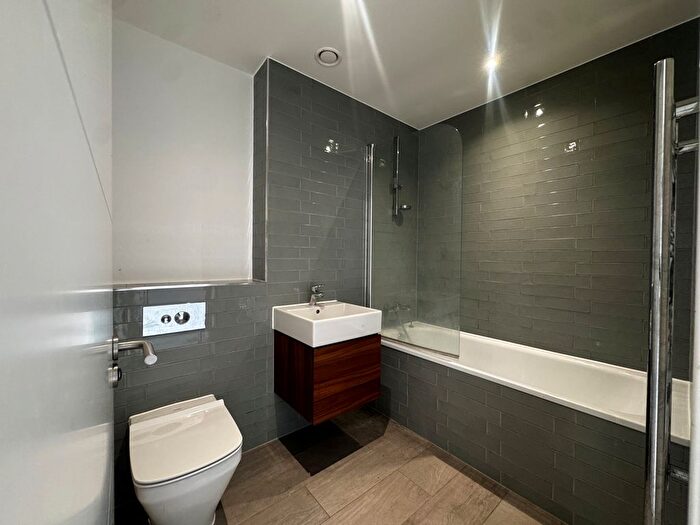2 Bedroom Flat To Rent In George Street, Ashford, TN23