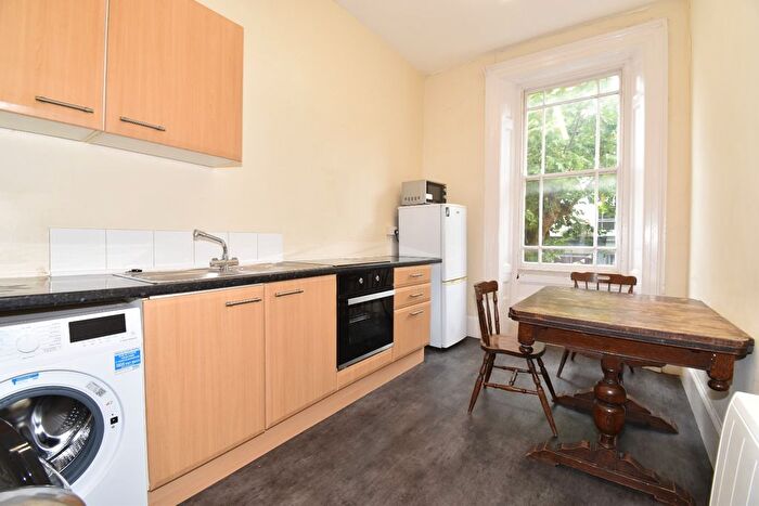 2 Bedroom Flat To Rent In Lower Market Street, Penryn, TR10