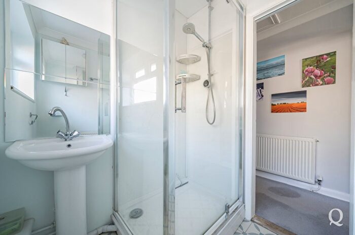 2 Bedroom Bungalow For Sale In Minterne Avenue, Sittingbourne, Kent, ME10