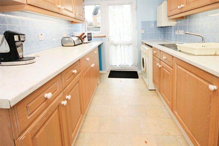 2 Bedroom Bungalow For Sale In Pine Close, Wickford, Essex, SS12