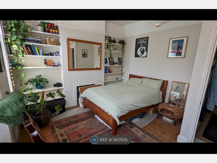 2 Bedroom Flat To Rent In Como Road, London, SE23