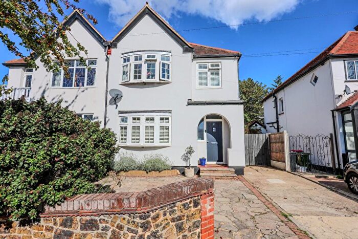 3 Bedroom Semi-Detached House For Sale In Darenth Road, Leigh On Sea, SS9