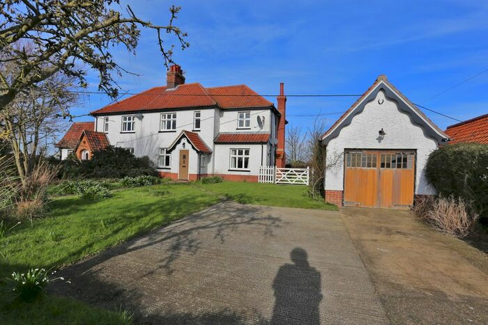 4 Bedroom Semi-Detached House To Rent In Ferry Road, Felixstowe, Suffolk, IP11