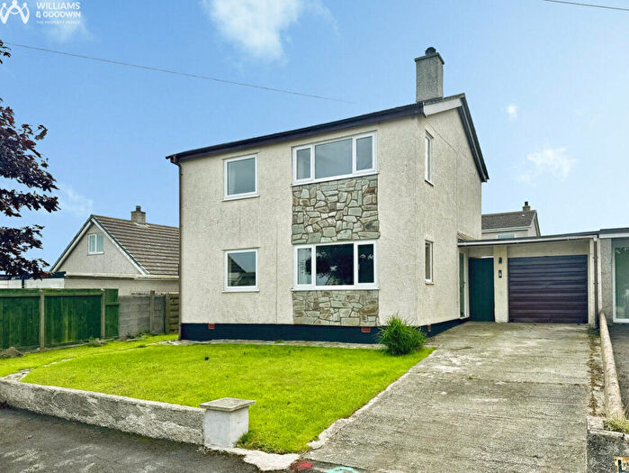 3 Bedroom Link Detached House For Sale In Bryn Estate, Llanfaethlu, Anglesey, LL65