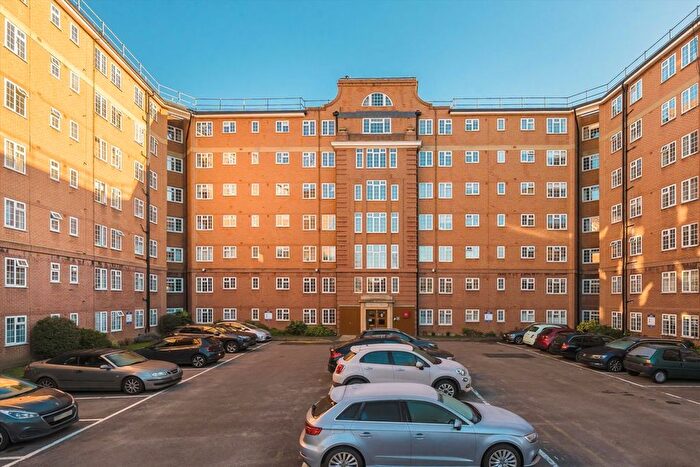 2 Bedroom Flat For Sale In Goldhawk Road, Hammersmith, W6