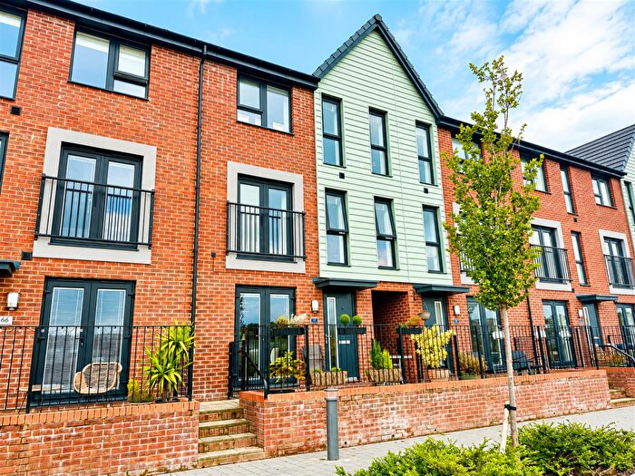 4 Bedroom Town House For Sale In Ffordd Pentre, Barry, CF62
