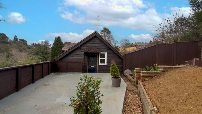 1 Bedroom Flat To Rent In Black Pond Lane, Lower Bourne, Farnham, GU10