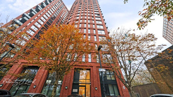 1 Bedroom Apartment For Sale In Mercury Walk, London, E14