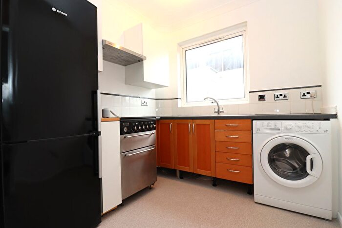 1 Bedroom Flat To Rent In Twickenham Road, Teddington, TW11