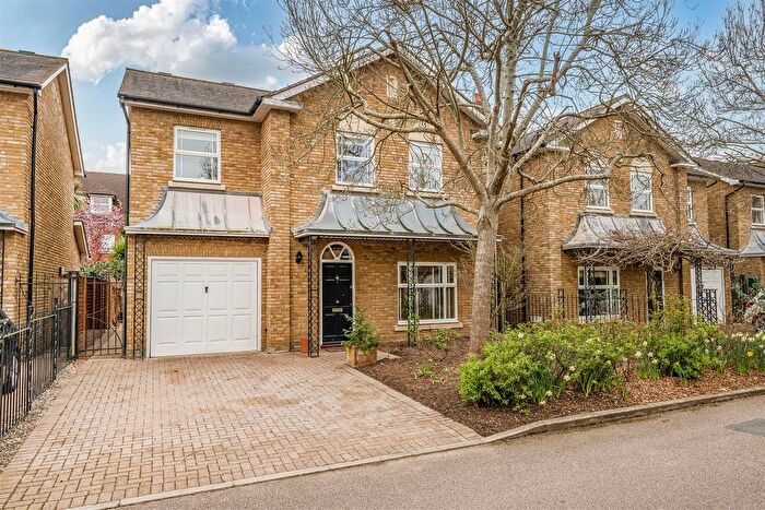 4 Bedroom Detached House For Sale In Savery Drive, Surbiton, KT6
