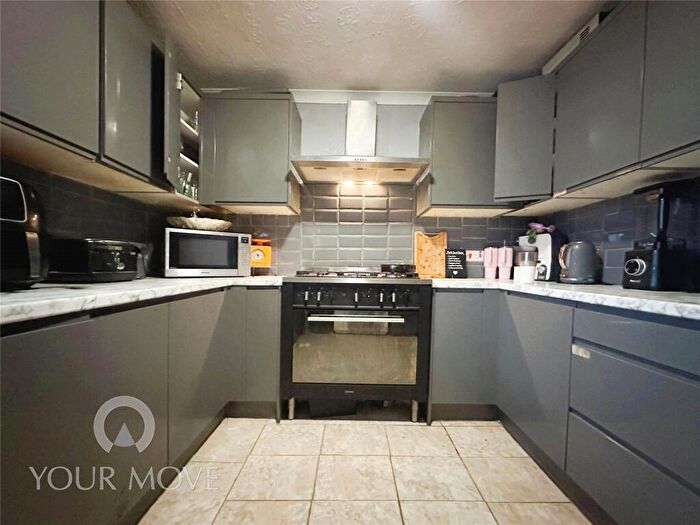 3 Bedroom Flat For Sale In Temple Hill Square, Dartford, Kent, DA1