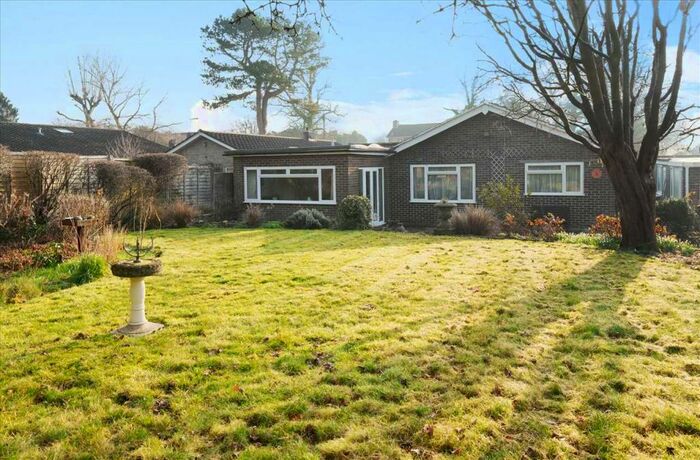 3 Bedroom Bungalow For Sale In Nuestra Casa, Ragged Appleshaw, SP11