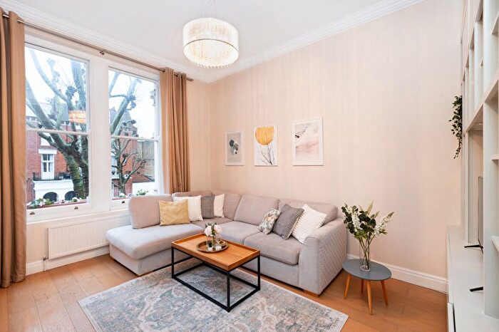 2 Bedroom Flat To Rent In Elgin Avenue, London, W9