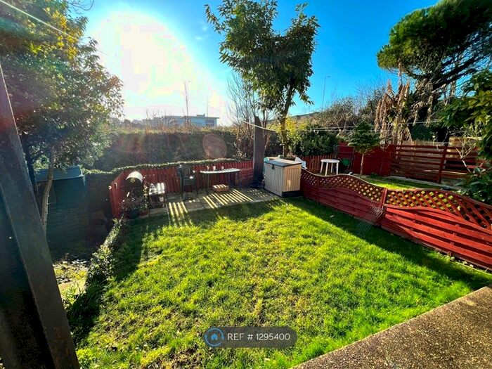 2 Bedroom Flat To Rent In Manor Gardens, London W3