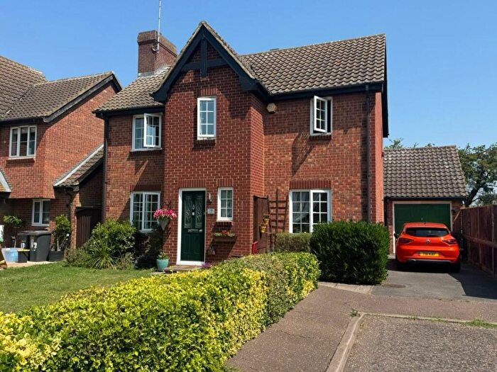 3 Bedroom Detached House For Sale In Lincoln Way, Rayleigh, SS6