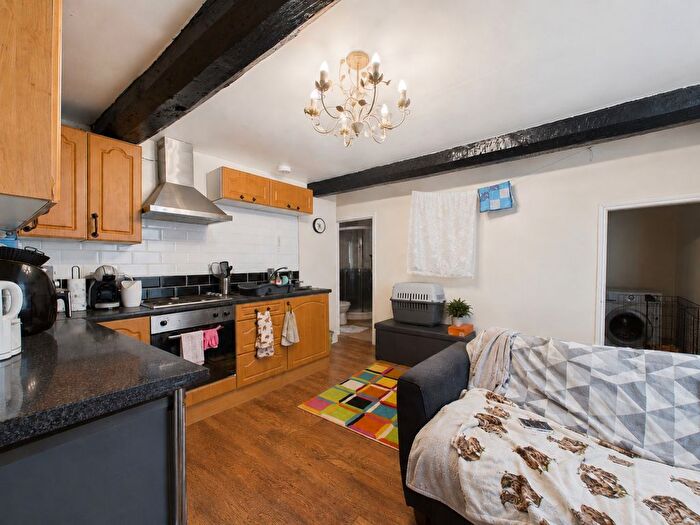 1 Bedroom Flat To Rent In High Street, Tewkesbury, Gloucestershire, GL20