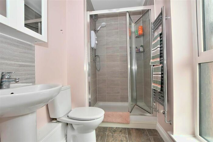 2 Bedroom Flat For Sale In Charlotte Way, Leybourne, West Malling, Kent, ME19