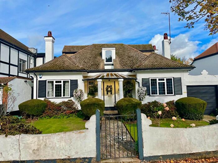 3 Bedroom Detached House For Sale In Woodside, Leigh-On-Sea, Essex, SS9