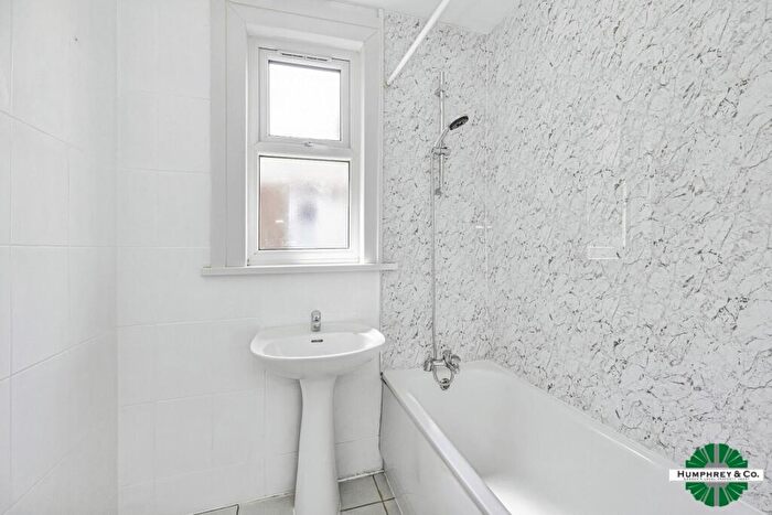 4 Bedroom House To Rent In Alexandra Road, London, E10